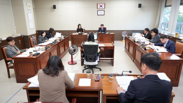 20191202 제238회 제2차 정례회 행감 6일차(3)-경제환경위원회.jpg