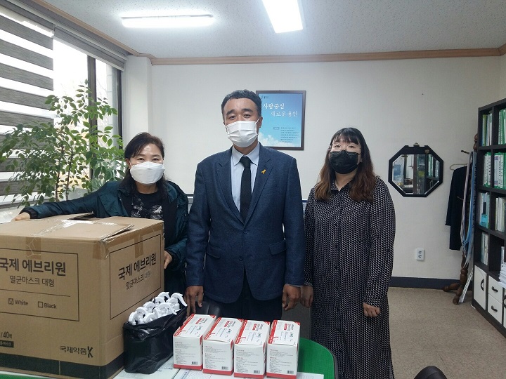 2 감정노동자 마스크 전달.jpg