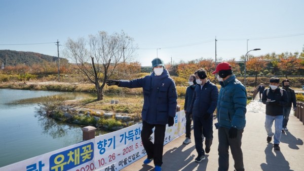 20201104 이제남 위원장 경안천 점검-14.jpg