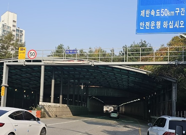 6-2. 현재는 철거된 죽전 방음터널의 수동식 차량 진입차단기.jpg