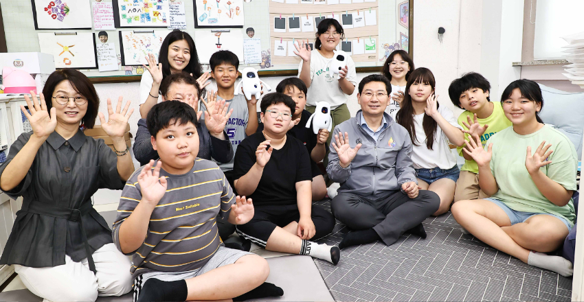 7-3. 지난 7월 13일 백봉초등학교 학습현장을 찾은 이상일 용인특례시장.jpg