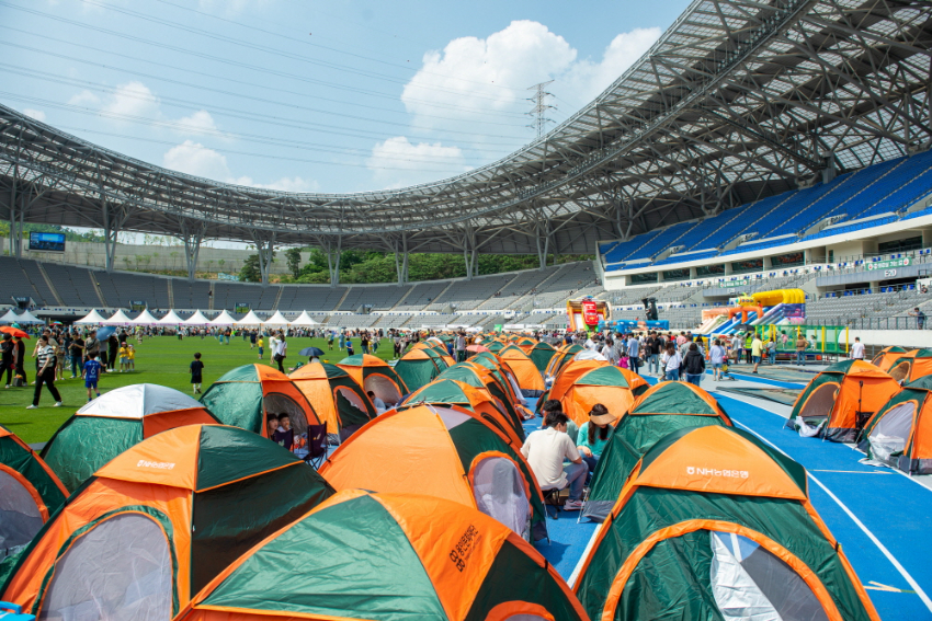 (사업사진2-1) 농협은행 용인시지부 후원금.jpg