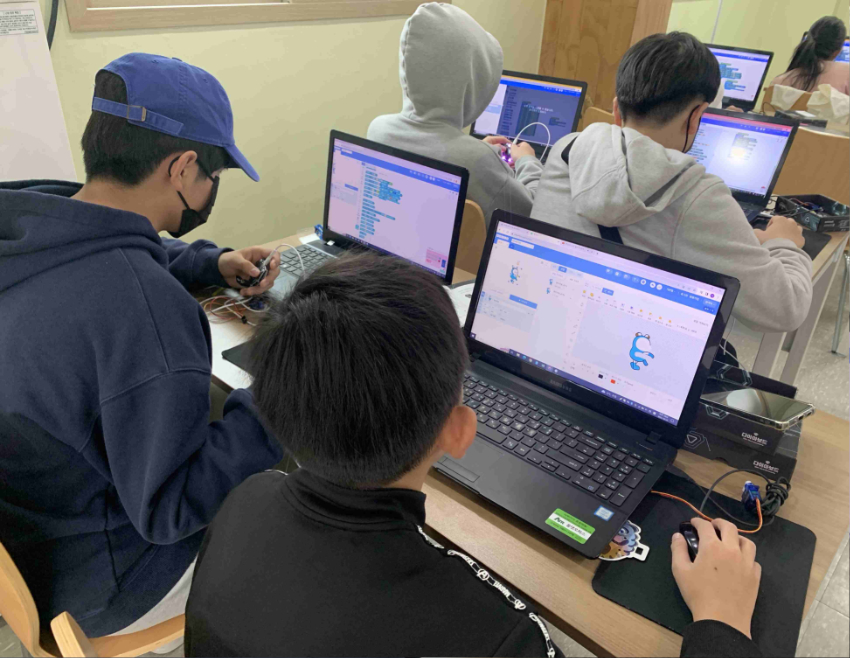 경기공유학교 운영 사진 4 - AI디지털 공유학교.jpg