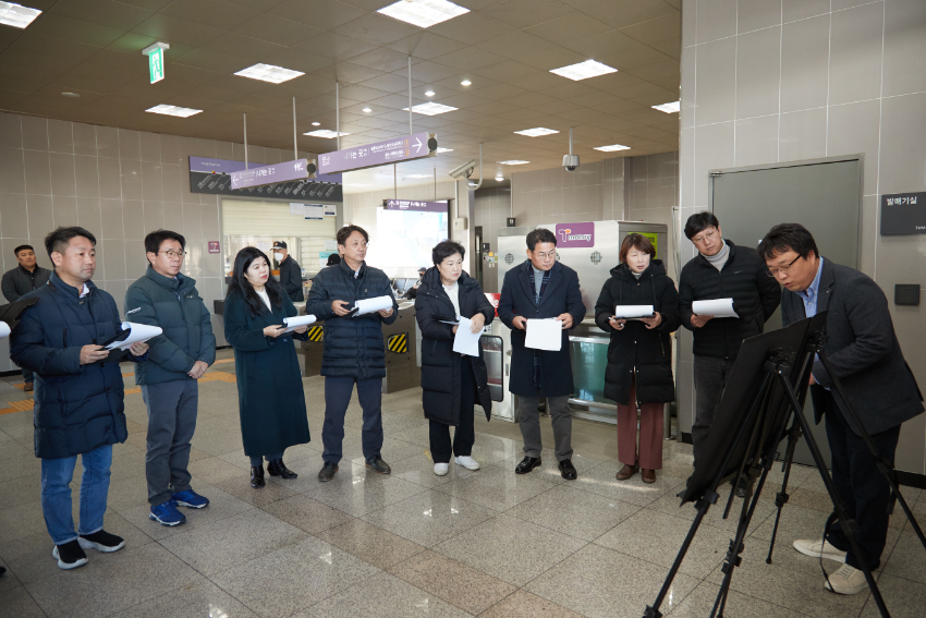 20231121 행정사무감사 현지확인(도시건설위원회)(5)철도사업 관련 현장(경강선 연장).jpg
