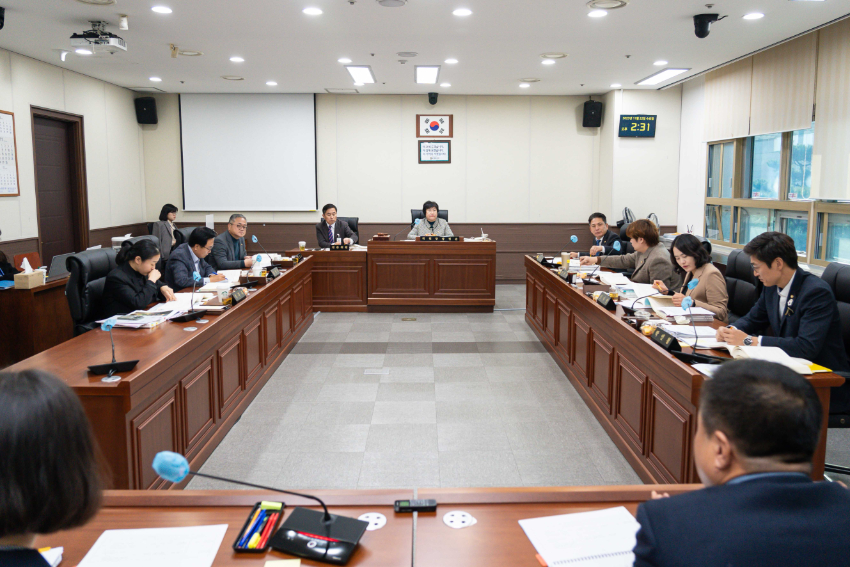 20231122 행정사무감사 2일차(1)자치행정위원회.jpg