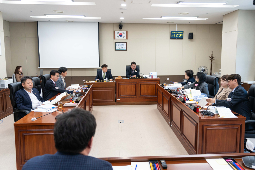 20231122 행정사무감사 2일차(3)도시건설위원회.jpg