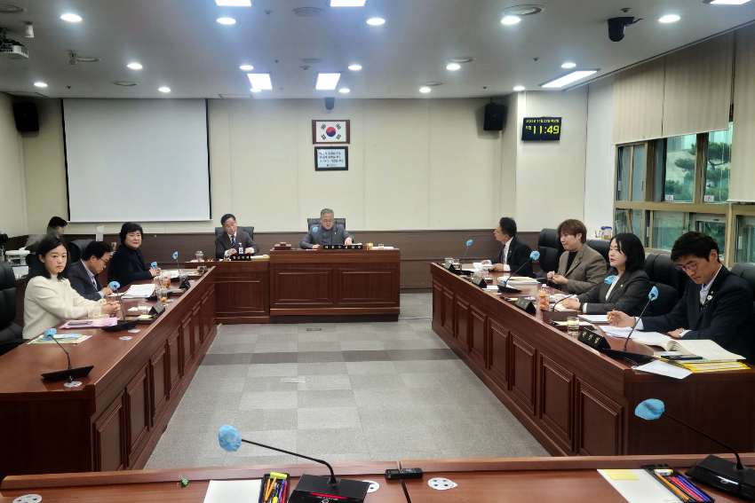20231123 행정사무감사 3일차(1)자치행정위원회.jpg