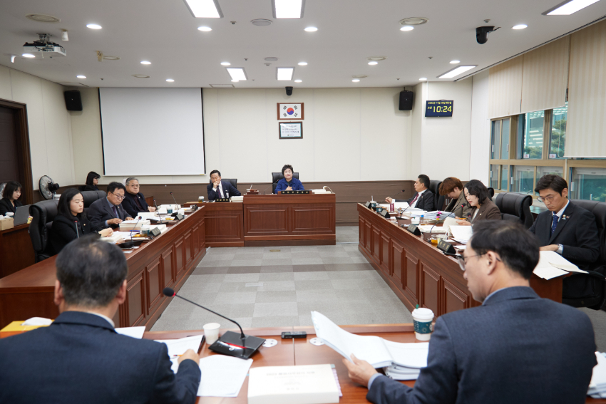 20231128 행정사무감사 8일차(1)자치행정위원회.jpg