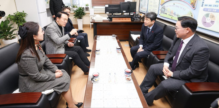 240109_임태희_교육감,_교육발전특구_선정_지원_나서_“공교육_바뀌어_사교육_필요없다는_이야기_나와야”사진3.jpg