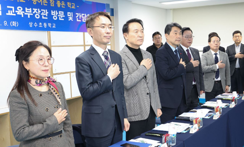 240109_임태희_교육감,_교육발전특구_선정_지원_나서_“공교육_바뀌어_사교육_필요없다는_이야기_나와야”사진4.jpg