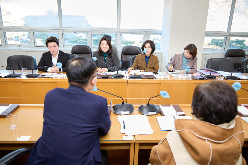 20240116 용인특례시의회, 용인 소상공인·골목상권 애로사항 청취 간담회 개최(1).jpg