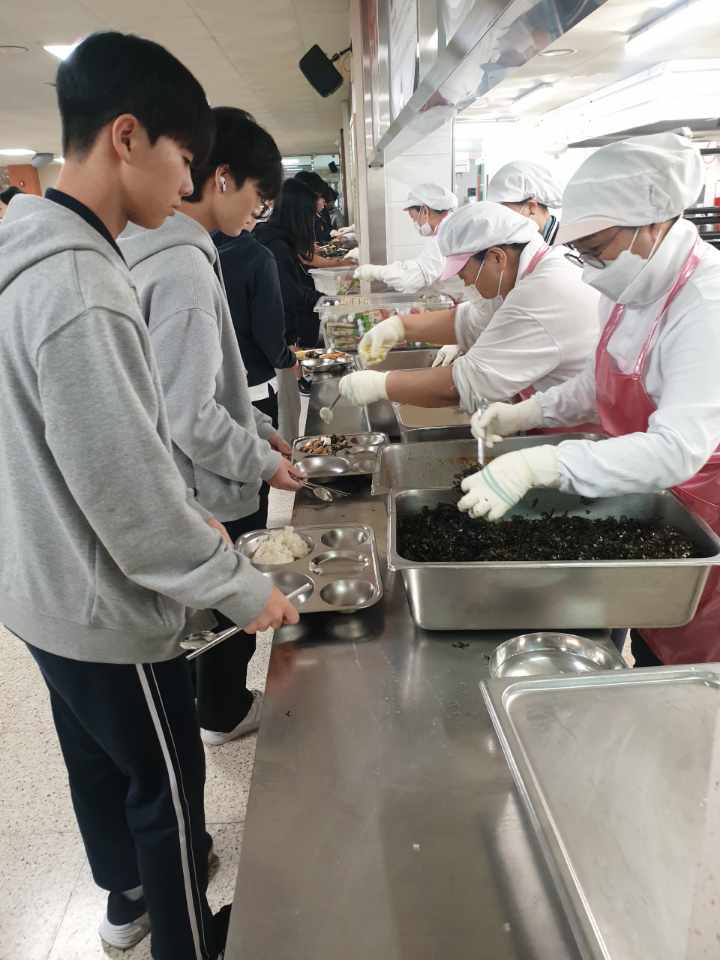 1-1. 용인특례시가 학교급식 품질 향상을 위해 올해 482억원의 예산을 지원한다..jpg