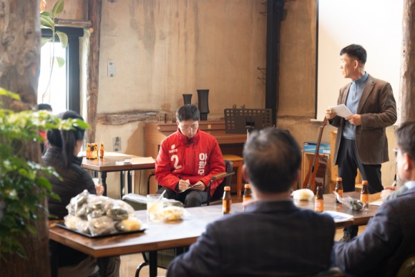 첨부3. 백암면 주민들과 간담회를 갖은 이원모 국회의원 후보의 모습.jpg