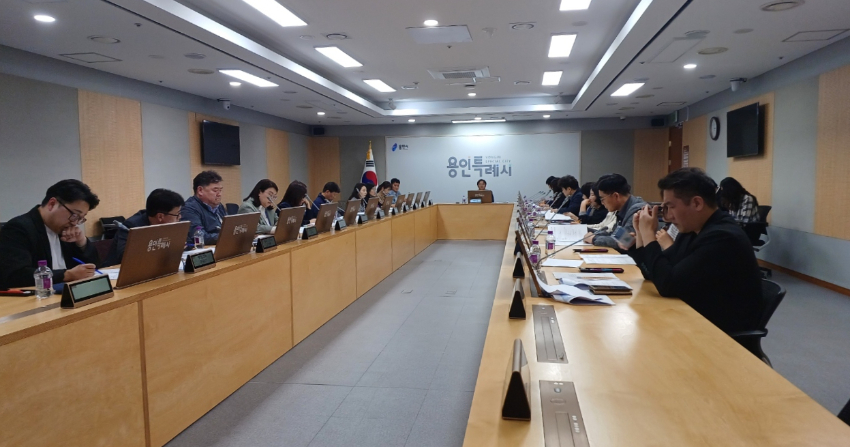 2. 지난 18일 열린 제42회 대한민국연극제 용인 TF추진단 회의 모습.jpg