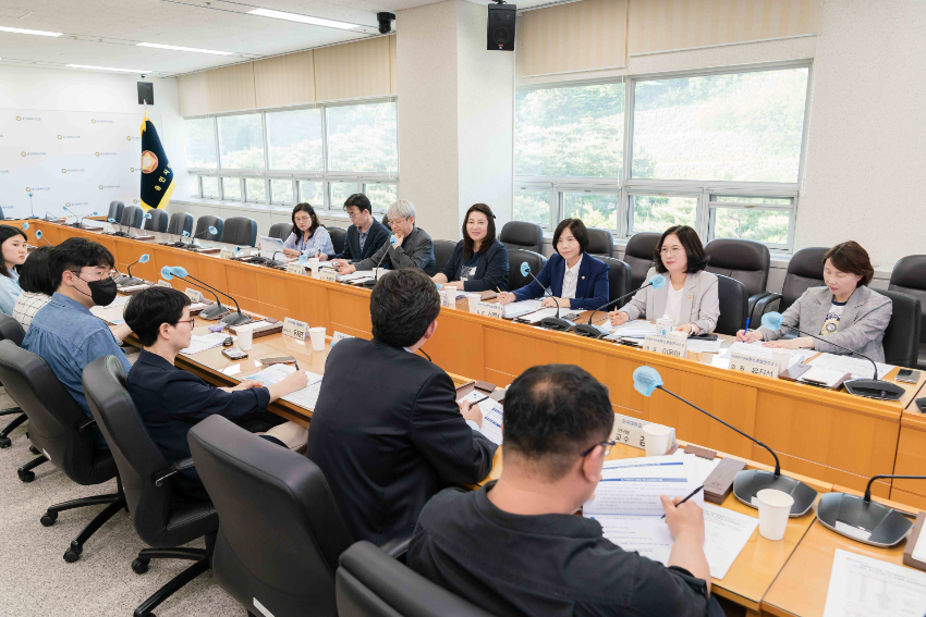 [사진2] 20240503 탄소중립연구소Ⅱ 연구 용역 착수보고회(2).jpg