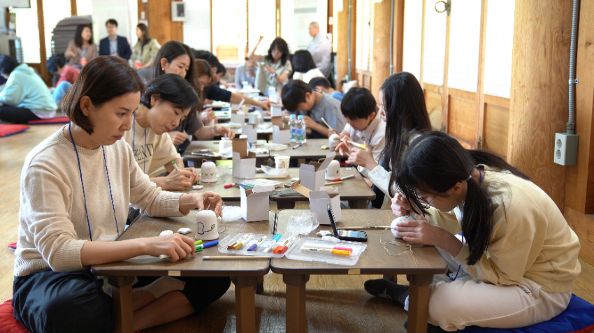 240508_경기공유학교_사진_2(마더스쿨_더불어숲학교_풍경_만들기_활동).jpg
