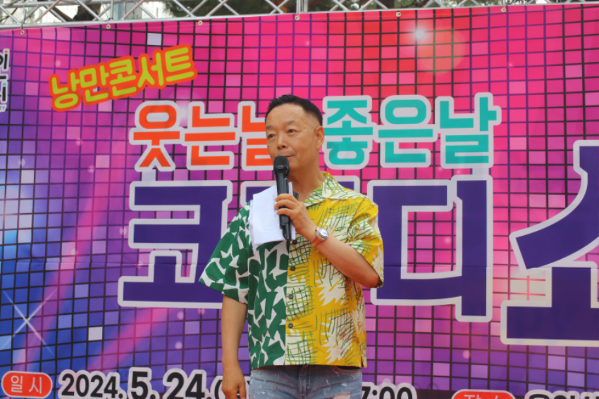 [사진]용인시기흥노인복지관, 낭만콘서트 웃는날 좋은날 코미디쇼 진행3.JPG