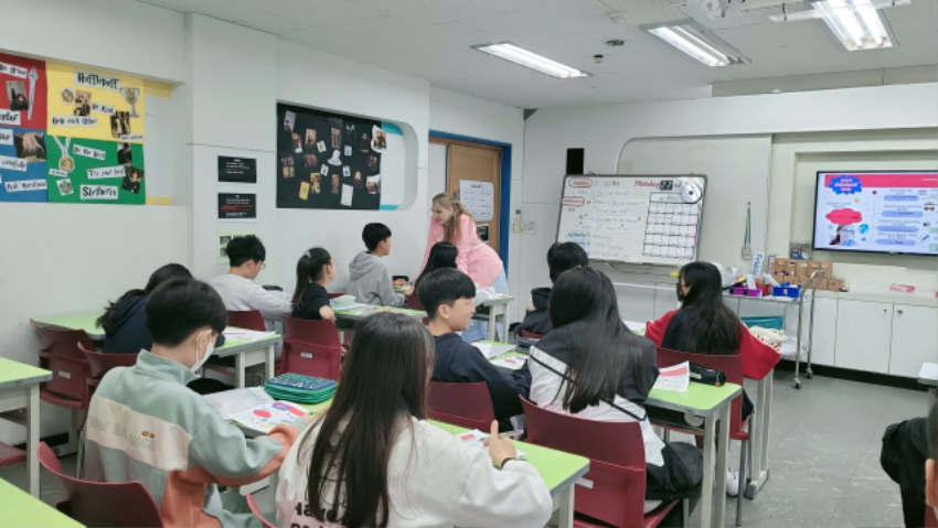 240528_경기도교육청국제교육원__원어민_미배치교에_'원어민_강사_수업'_지원_확대(수업장면1).jpg