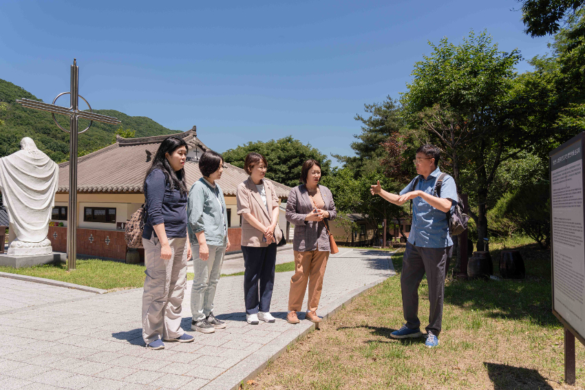20240604 용인특례시의회 의원연구단체 '용인, 역사종교문화여행의 시작' 청년 김대건 길 답사(4).jpg