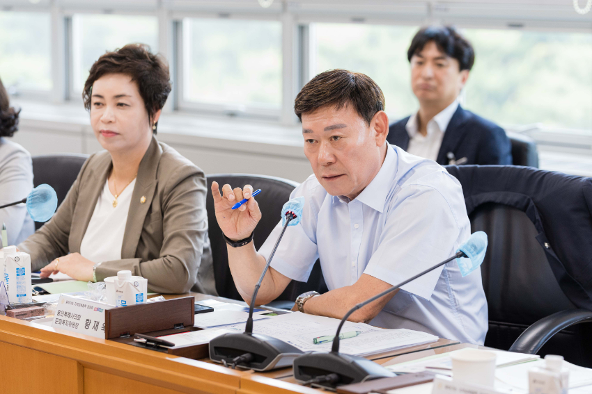 20240611 용인특례시의회 문화복지위원회, 경기도교육청·용인교육지원청과 간담회 가져(3).jpg