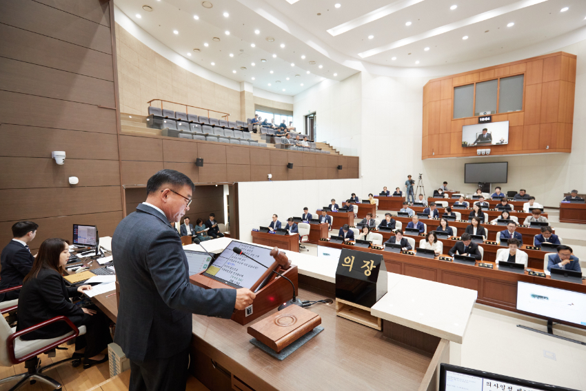 20240618 용인특례시의회, 제283회 제1차 정례회 제2차 본회의 열어(2).jpg