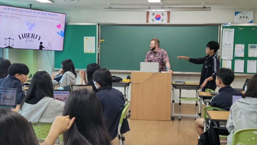 240705_경기도교육청국제교육원__원어민_강사와_함께_글로벌_시민되자!(사진2).jpg