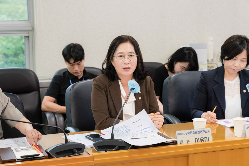 20240718 용인특례시의회 의원연구단체 탄소중립연구소Ⅱ, 연구용역 중간보고회 개최(3).jpg