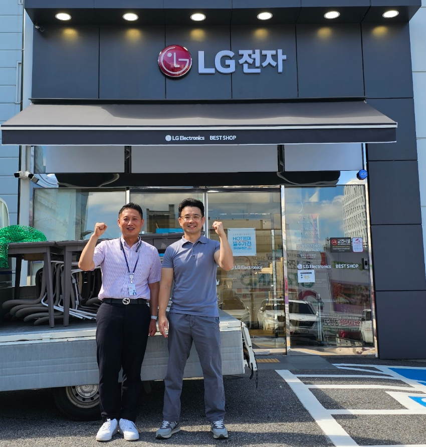 5_4. LG전자 베스트샵 죽전본점은 노인복지시설에 식탁과 의자를 기부했다..jpg