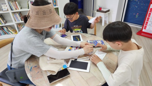 5-1. 용인농촌테마파크가 진행 중인 체험프로그램 참가자 모습.jpg