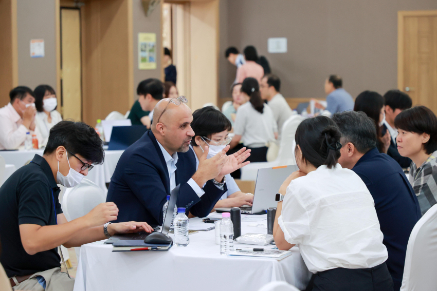 4-2. 용인특례시는 지난 21일 기흥구 고매동 GA코리아 훼미리콘도에서 해외바이어 초청 ‘2024 용인특례시 Y-Trade 수출상담회’를 열었다..JPG