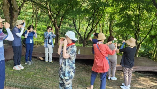 3-2. 용인특례시 산림교육센터에서 열린 교원 대상 산림교육 연수 모습.jpg