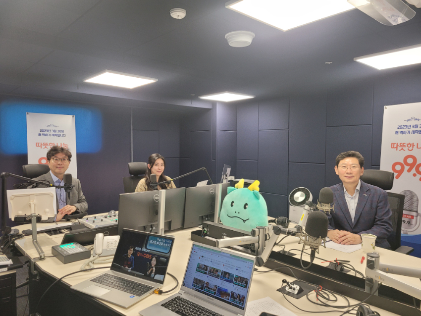 11. 이상일 용인특례시장이 4일 OBS 라디오에 출연해 대중교통 편의 증진 등 시의 계획을 밝혔다.jpg