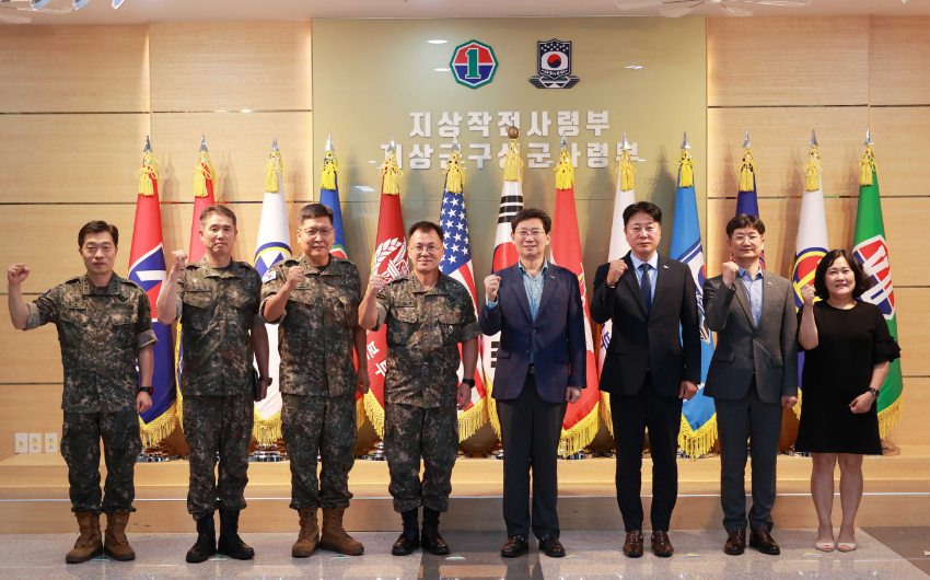 9-3. 이상일 용인특례시장이 12일 지상작전사령부를 방문해 군 관계자들을 격려했다..jpg