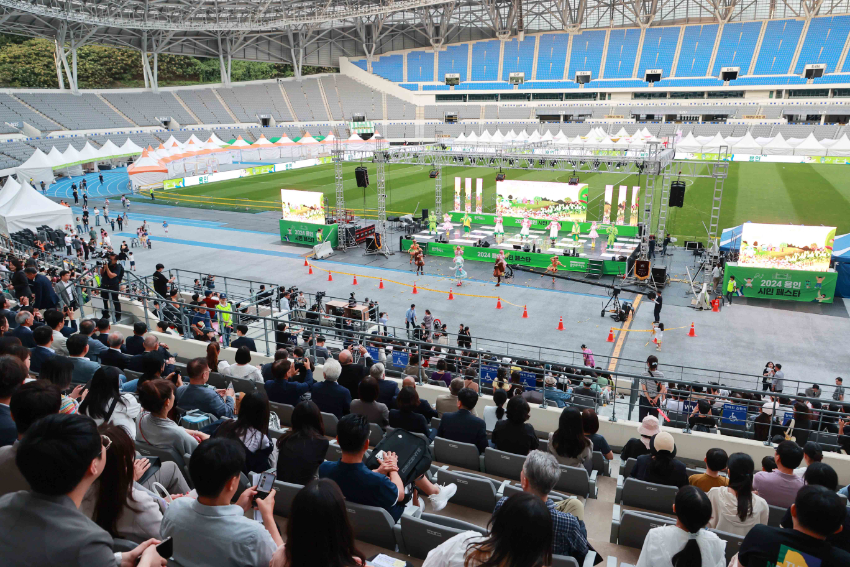 8-3. 28일 제29회 용인시민의 날을 기념해 열린 2024 용인시민 페스타 행사 모습.jpg