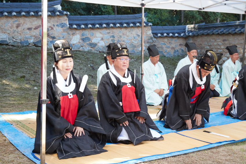 20240930 용인특례시의회 유진선 의장, 용인향교 석전대제 초헌관으로 참여(2).jpg