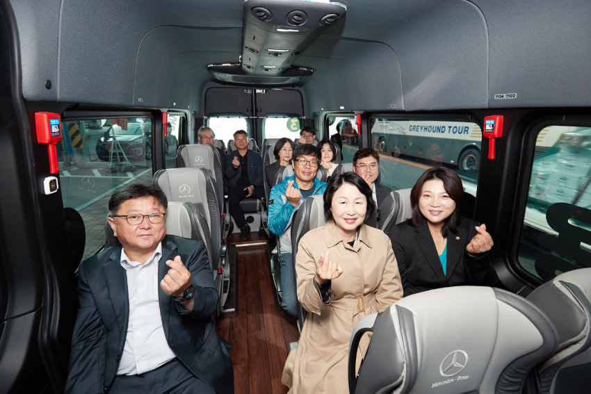 20241007 용인특례시의회, 용인 관광 수요응답형 버스 타바용 시승(3) (1).jpg