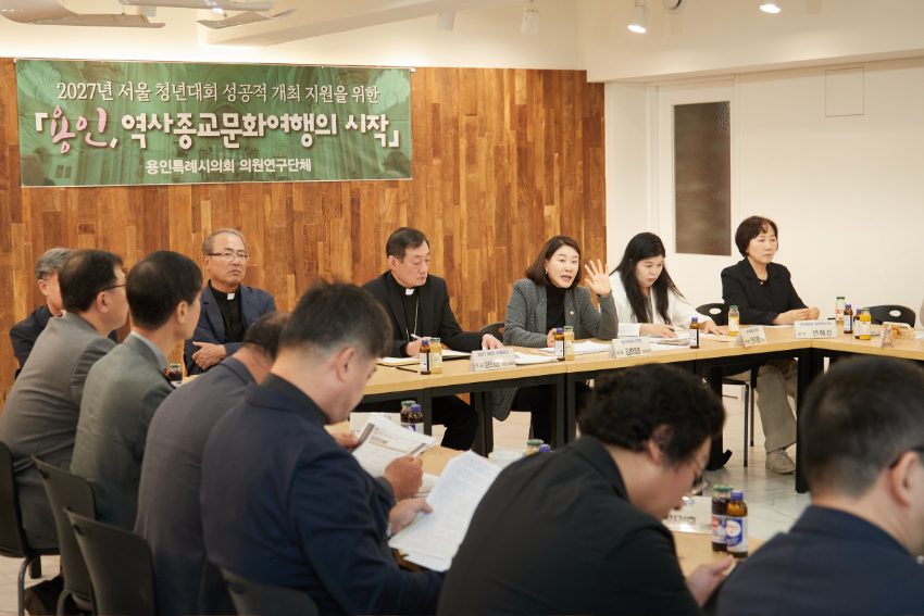 20241010 의원연구단체 용인, 역사종교문화 여행의 시작, 문희종 요한 세례자 주교와 만남(3).jpg