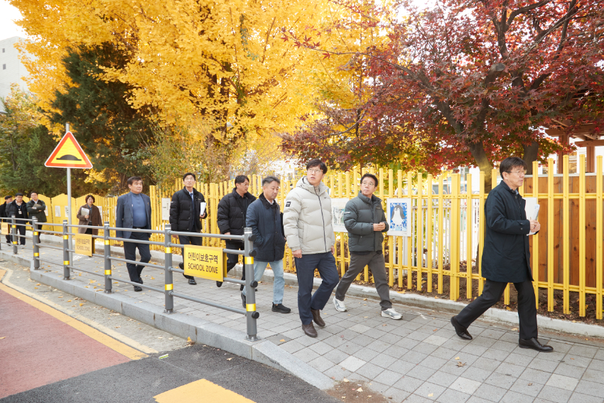 20241119 용인특례시의회 도시건설위원회, 행정사무감사 현지 확인(3)-신갈오거리 도시재생사업 대상지.jpg