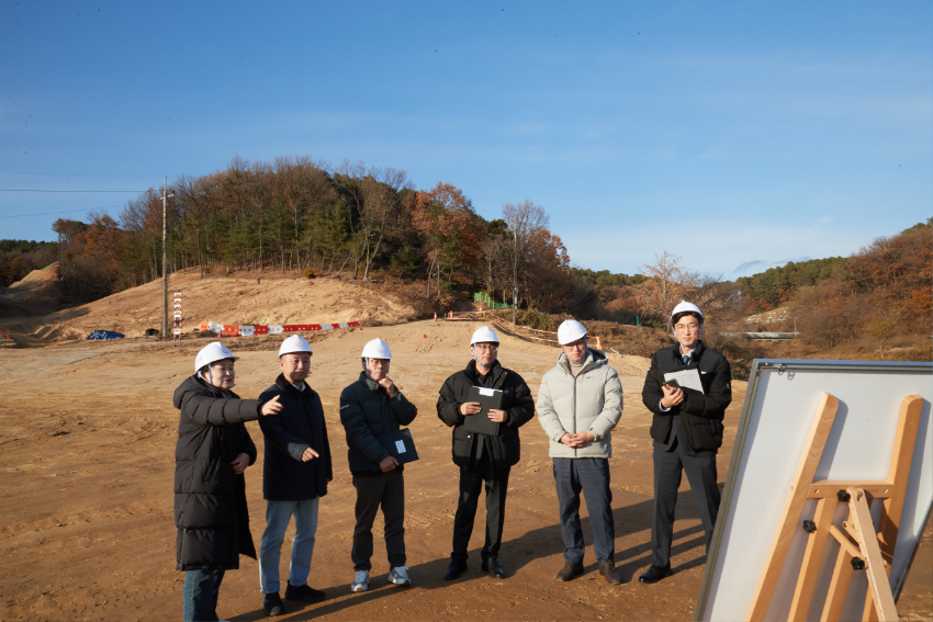 20241119 용인특례시의회 도시건설위원회, 행정사무감사 현지 확인(5)-국지도57호선 사업 구간.jpg