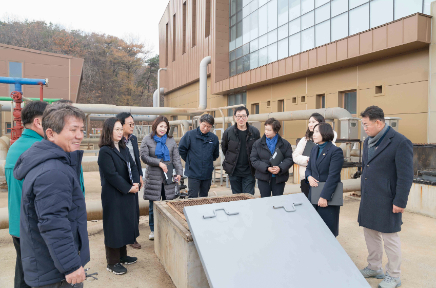 20241121 용인특례시의회 경제환경위원회  행정사무감사 현지 확인(3)백암가축분뇨 공공처리시설.jpg