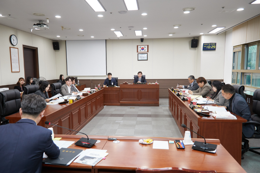 20241121 행정사무감사 3일차(1)-자치행정위원회.jpg