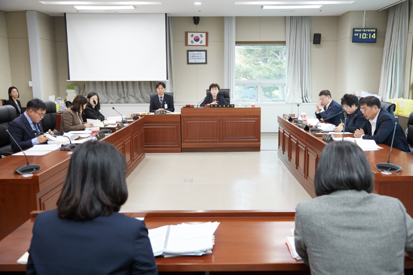 20241121 행정사무감사 3일차(2)-문화복지위원회.jpg