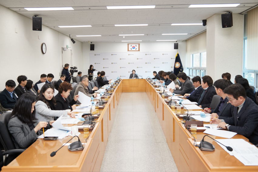 20250107 용인특례시의회, 용인시에 골목상권 등 소상공인 지원 활성화 방안 적극 제안(4)-월례회의(3).jpg