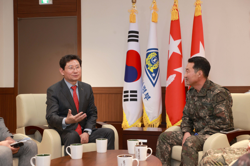 9-2. 이상일 용인특례시장이 23일 육군동원전력사령부를 방문해 지방자치단체와 군의 협력 방안에 대해 논의했다..JPG