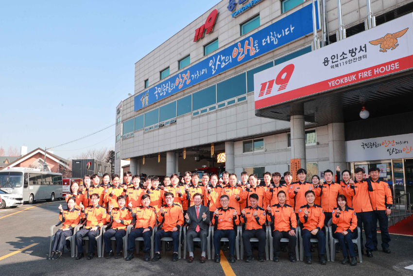 9-4. 이상일 용인특례시장이 23일 용인소방서를 방문해 설 명절 시민의 안전을 지키기 위해 헌신하는 소방관계자를 격려하고, 지원방안을 논의했다..JPG