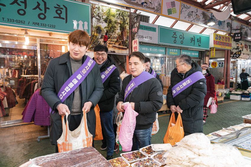 20250123 용인특례시의회, 설 연휴 앞두고 전통시장과 사회복지시설 방문(4).jpg