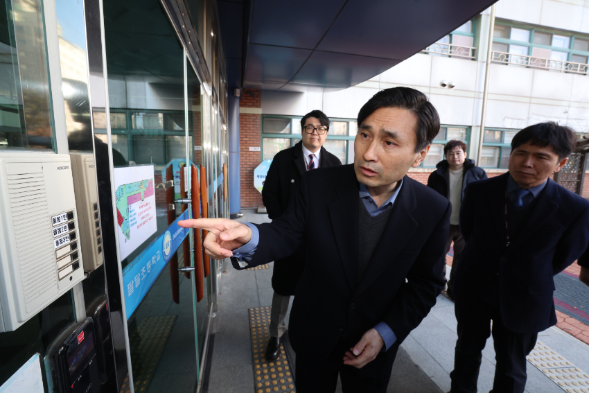 250213_경기도교육청__학생_안전_최우선_새_학기_늘봄학교_안전_촘촘히_살피다(사진3).JPG