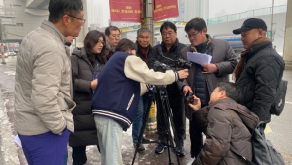 9. 용인특례시는 지난 12일 미세먼지 민간 감시원을 대상으로 비산먼지 발생 공사장 점검 및 운행차 배출가스 단속을 진행했다..jpg