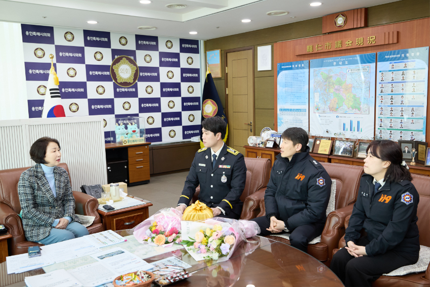 20250306 용인특례시의회, 의로운 시민에게 표창 수여(3).jpg