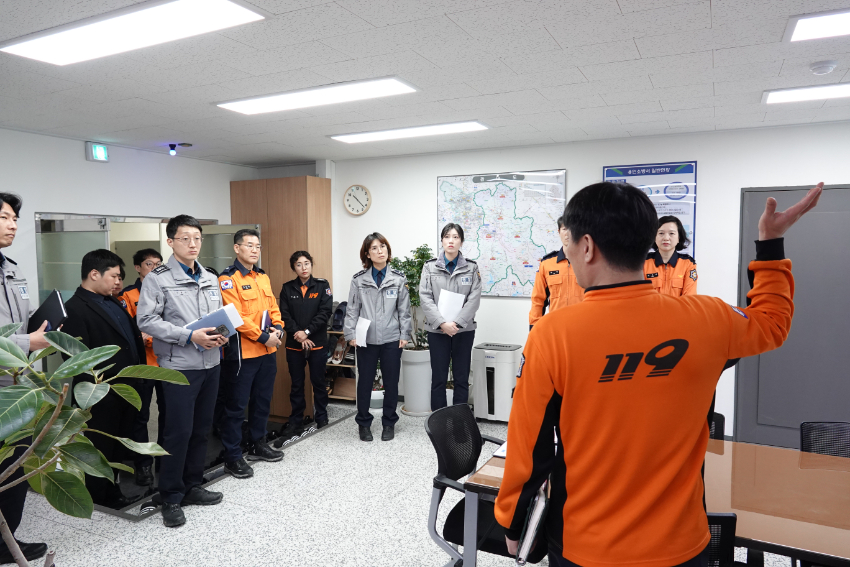 긴급 신고대응 시 지휘체계에 대한 설명 중인 모습.JPG